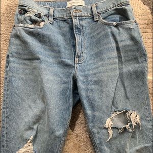 Abercrombie High-Rise Mom Jean size 8/29